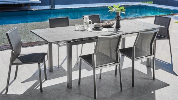 Table HIVAOA 180/240 Plateau HPL Coloris:Châssis Graphite/Plateau HPL Noir Ecotax:Prix de vente comprenant l'éco-taxe de 3,14 € 