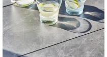 Table HIVAOA 180/240 Plateau HPL Coloris:Châssis Graphite/Plateau HPL Noir Ecotax:Prix de vente comprenant l'éco-taxe de 3,14 € 
